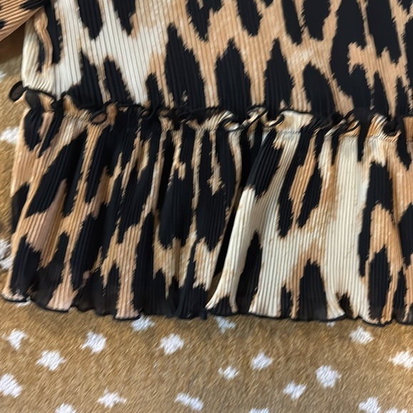 On trend chic Animal blouse - Picture 3 of 4